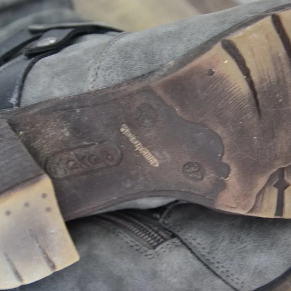 Heeled Shearling  Lined Boots - Picture 9 of 9